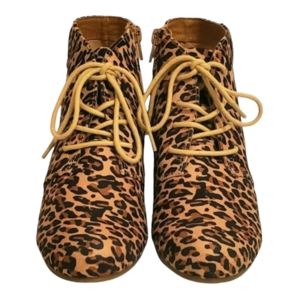 Dolce Vita DV8 Women's‎ Animal Print Wedge Shoes - Size 7
